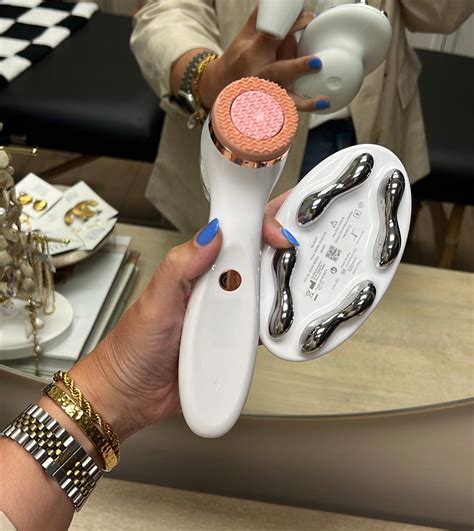 The Best Microcurrent Device for At-Home Body Treatments – palm south ...