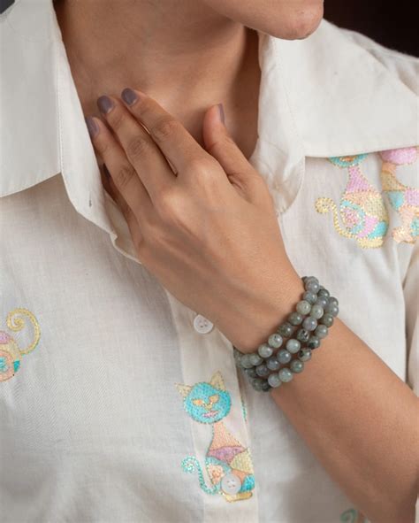 Enchanting Labradorite Bracelet | Stylish Gray Gemstone