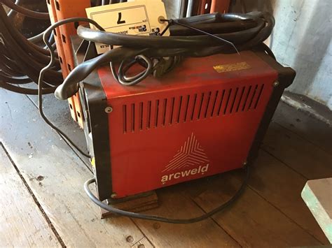 LINCOLN ELECTRIC HANDY FLUX CORE 100 MIG WELDER - Able Auctions