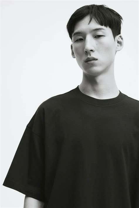 Oversized Plain T-Shirt - 240 GSM Cotton | Heavyweight | 7-Day Exchange