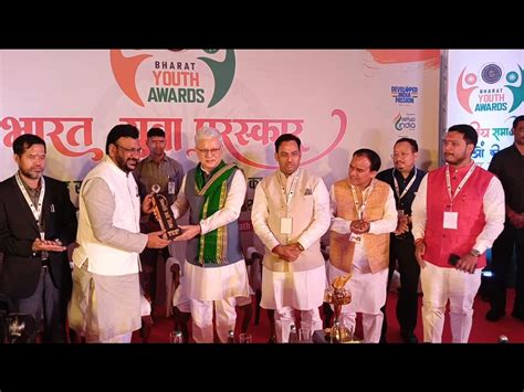 Shadab Shams Receives India Youth Award for Contributions to Minority ...