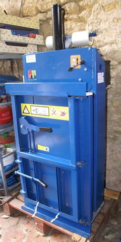 Presse verticale 40 INO PVMC40 pour balles 40kg | Contact INOTEQ-HPI