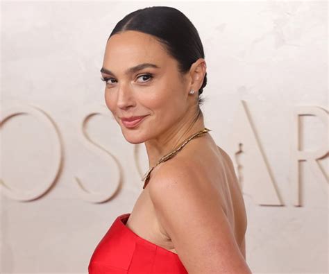 Gal Gadot Opens Up About 'Huge Scare' of Brain Clots During Pregnancy ...
