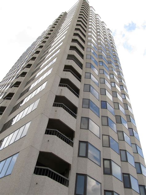 High-Rise Behind the Scenes 的图像结果