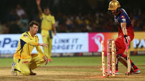 [Watch] Faf du Plessis distraught as RCB captain gets run-out at non ...