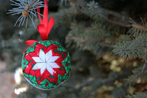 Christmas Tree Ornaments - Decoupage Design Ideas