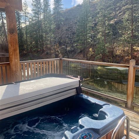 RIVER'S EDGE RESORT (Winthrop) - Apartment Reviews, Photos, Rate ...