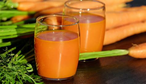 5 DIY Ways To Color Your Hair at Home - lifeberrys.com