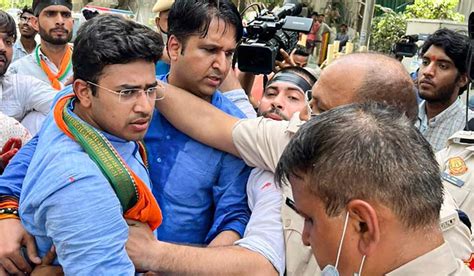 Kerjriwal an urban naxal, trying to whitewash Hindu genocide in Kashmir ...