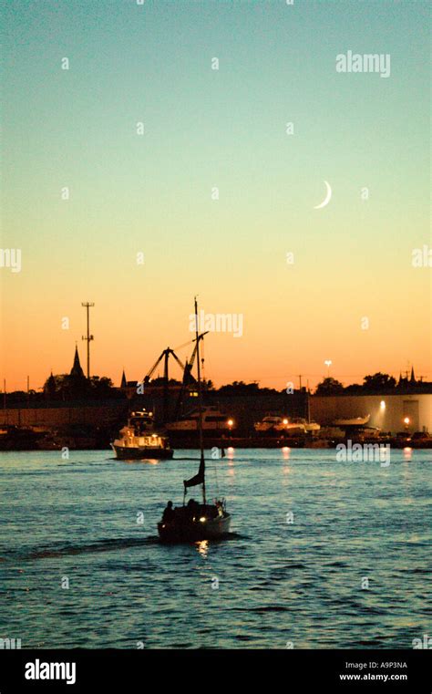 Boats entering harbor at sunset Milwaukee Wisconsin USA Stock Photo - Alamy