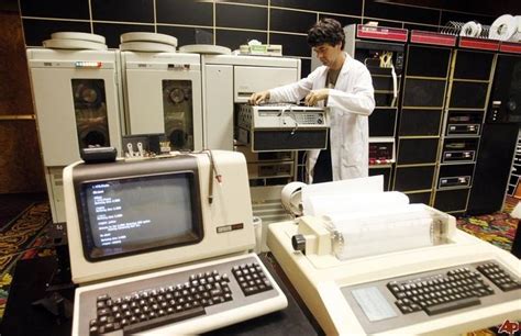 Old Machine Computer 的图像结果