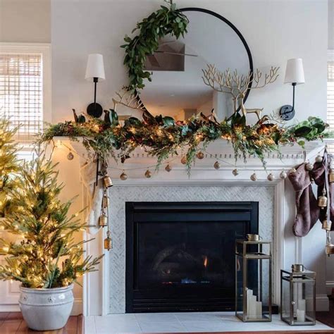 https://evincodesign.com/wp-content/uploads/2024/11/Chic-and-Modern-Christmas-Mantle-Design-1024x1024.jpg?utm_source=chatgpt.com