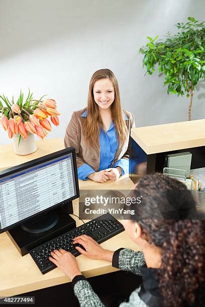 Bank Using Computer 的图像结果