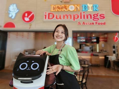 The serving robot looses its novelty value very quickly - Reviews ...