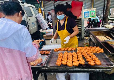 农民赶早市卖菜一月能挣多少钱？赚钱还是赔钱？看看农民咋说