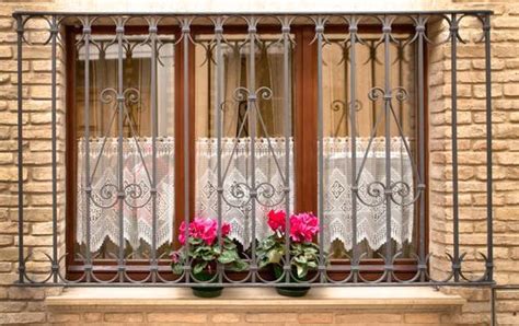 சிறந்த 20 ஜன்னல் கிரில் வடிவமைப்பு யோசனைகள் - நவீன ஜன்னல் கிரில் ...