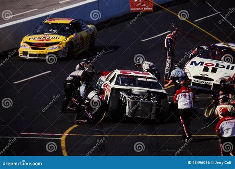 NASCAR Pit crews editorial photo. Image of vehicles, sponsors - 43496036