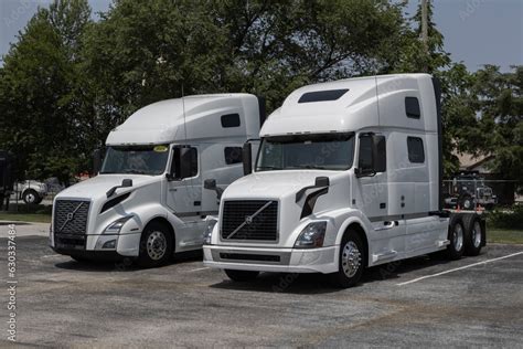 Volvo Big-Rig Trucks 的图像结果