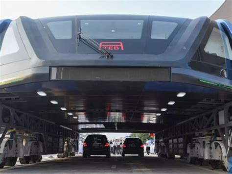 China's 'Straddling Bus', That Lets Cars Pass Under It, Actually Exists ...