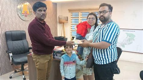 Tamil Nadu: Poll officials seize Rs 69,400 cash from Punjab tourists ...