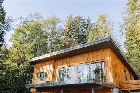 Bowen Island Cabins at the Best Price | cozycozy