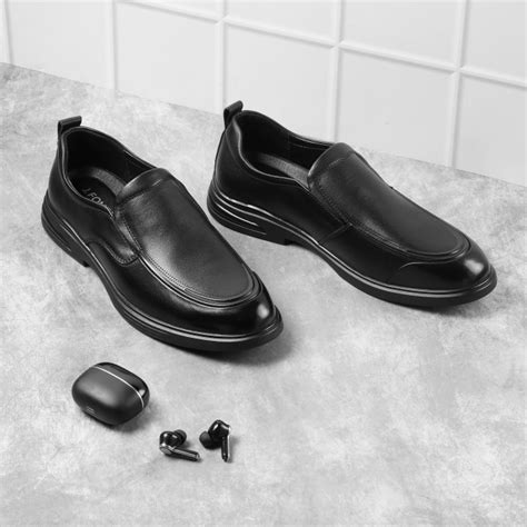 Mocassins - Buy Trendy Moccasins Online at best price | Mochi Shoes