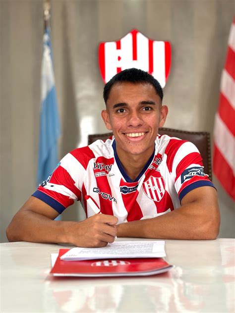 Unión oficializó la firma del primer contrato profesional del juvenil ...