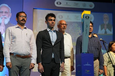 Himanshu Sharma passes the Chess Olympiad Torch to Prithu Gupta ...