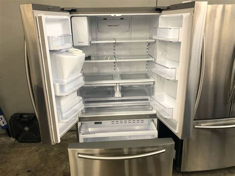 SAMSUNG 36" WIDE DOUBLE DOOR FRIDGE/FREEZER COMBO WITH ICE MAKER MODEL ...