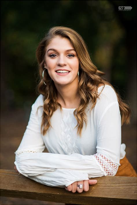 What to Wear for your Fall Senior Portraits - Cary Raleigh Senior and ...