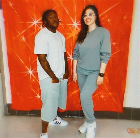 Filtran fotos de Emma Coronel desde la prisión FMC Carswell en Texas | Con Acento