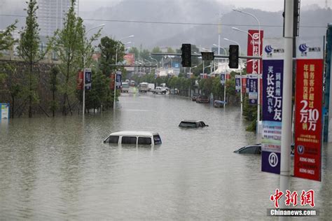贵州毕节：突降大雨和冰雹袭击导致车辆被淹 – 新贵州