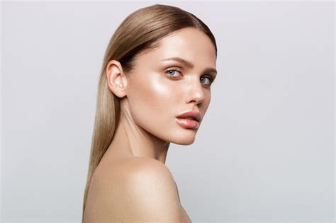 Beauty portrait of model with natural make-up | Premium Photo