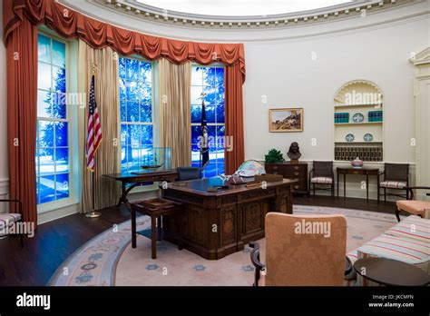 Oval Office 的图像结果