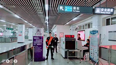 确定！广州于10月10日起逐步升级安检系统！地铁出行人走安检门，物过安检机|安检门|安检机|安检_新浪新闻
