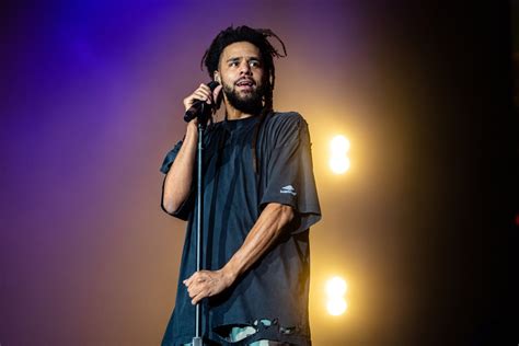 Simi yaciye amarenga y'uko J Cole yishakira umugati muri Nigeria ...