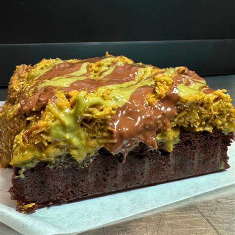 Dubai Chocolate Brownies – bake the Cookie Shoppe