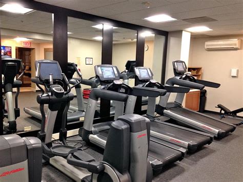Embassy Suites by Hilton Chicago Downtown River North Gym: Pictures ...