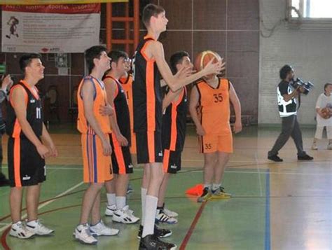 Lista de los jugadores de baloncesto más altos de la historia.