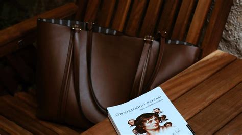 Best Travel Tote Bags: Shop From Our Top 8 Picks For Your Next Trip