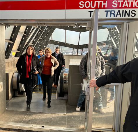 Poll: New Mass. Gov. Maura Healey lands 42% favorability rating ...