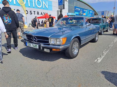 Sraz veteránů před E-motion Parkem v Avionu 2025, Avion před E-motion ...