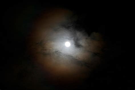 Red ring around the Wolf Moon [Stellar Neophyte Astronomy Blog]