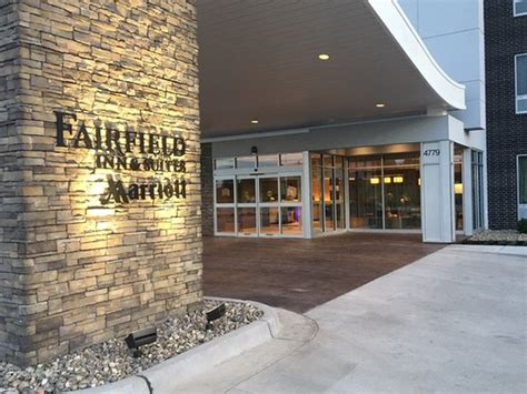 FAIRFIELD INN & SUITES ST. JOSEPH (Saint Joseph) - Hotel Reviews ...
