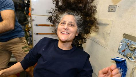 Sunita Williams Shows Students How to Drink Liquids in Space During ...
