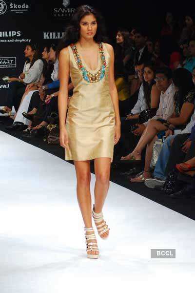 A model displays a creation by Designer Lina Tipnis on 5th and final ...