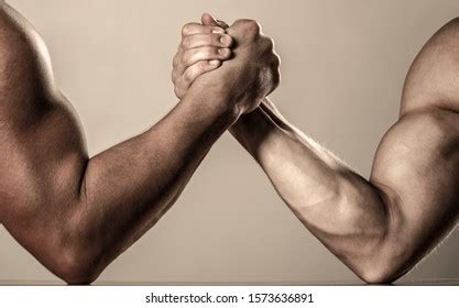 Back Arm Handshake 的图像结果