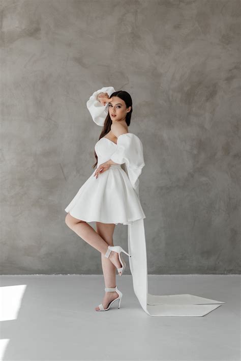 Mini Bride Dress 的图像结果