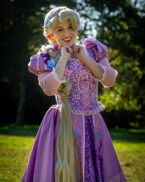 🖤Alice Rae Klein 🖤 | "It's good to see me, isn't it?" So excited to start portraying Glinda this ...