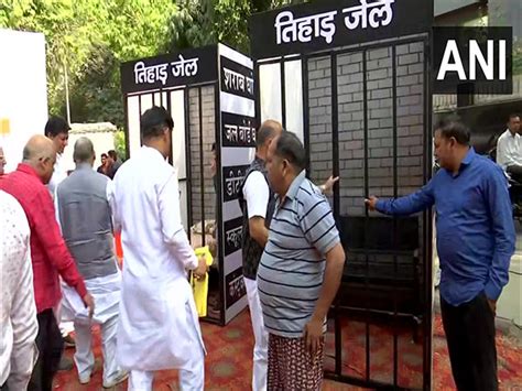 BJP protests against AAP govt in Delhi, police detain protestors